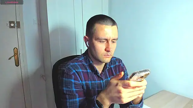 Snapshot of HonestAndrew chatting on January 16, 2025, 1:25 pm HonestAndrew online show from January 16, 2025, 1:25 pm