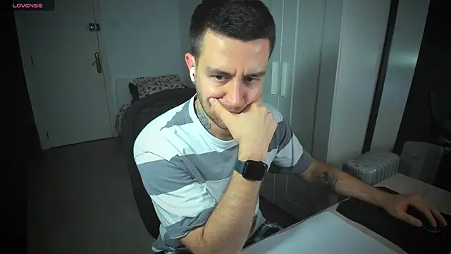 Snapshot of HonestAndrew chatting on March 20, 2025, 6:42 pm HonestAndrew online show from March 20, 2025, 6:42 pm