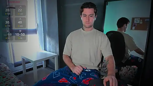 Snapshot of HonestAndrew chatting on October 28, 2025, 8:29 am HonestAndrew online show from October 28, 2025, 8:29 am