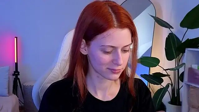 Snapshot of doll_lesli chatting on November 10, 2025, 8:35 am doll lesli online show from November 10, 2025, 8:35 am