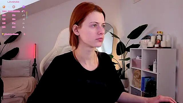 Snapshot of doll_lesli chatting on December 3, 2025, 9:51 am doll lesli online show from December 3, 2025, 9:51 am