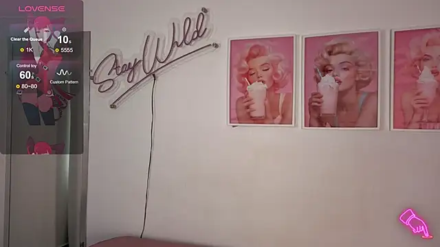 Adele LatinLady online show from November 19, 2025, 9:37 pm