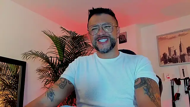 Snapshot of MrFrank_tattoo chatting on December 2, 2024, 7:03 am MrFrank tattoo online show from December 2, 2024, 7:03 am