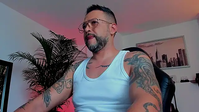 Snapshot of MrFrank_tattoo chatting on December 2, 2024, 6:54 pm MrFrank tattoo online show from December 2, 2024, 6:54 pm