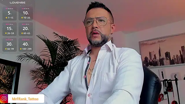 Snapshot of MrFrank_tattoo chatting on December 5, 2024, 12:22 pm MrFrank tattoo online show from December 5, 2024, 12:22 pm