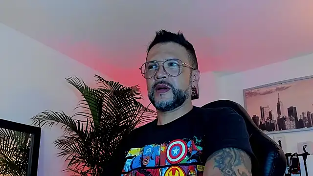 Snapshot of MrFrank_tattoo chatting on December 12, 2024, 3:43 am MrFrank tattoo online show from December 12, 2024, 3:43 am