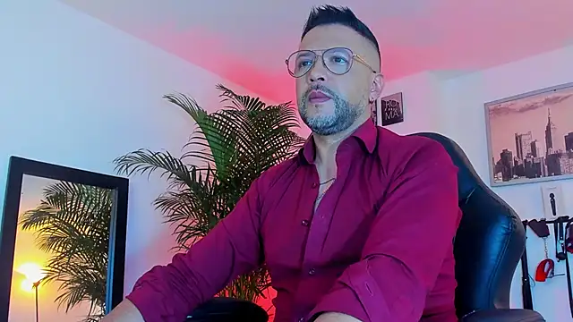 Snapshot of MrFrank_tattoo chatting on December 16, 2024, 11:33 am MrFrank tattoo online show from December 16, 2024, 11:33 am