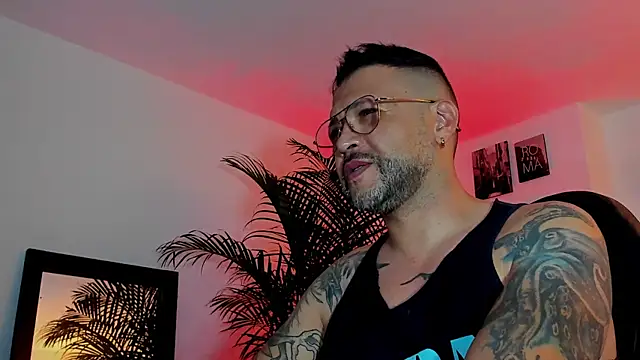 Snapshot of MrFrank_tattoo chatting on December 17, 2024, 2:44 am MrFrank tattoo online show from December 17, 2024, 2:44 am