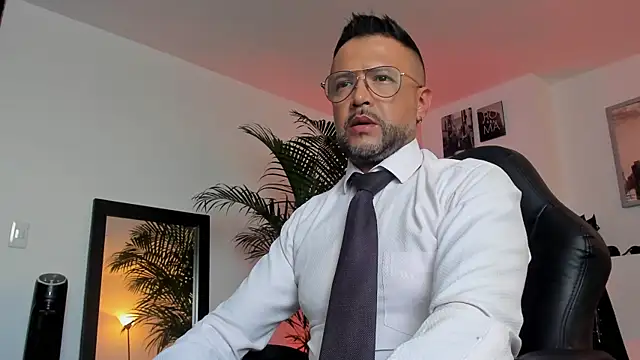 Snapshot of MrFrank_tattoo chatting on December 17, 2024, 6:31 pm MrFrank tattoo online show from December 17, 2024, 6:31 pm