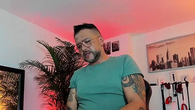 Snapshot of MrFrank_tattoo chatting on December 21, 2024, 1:26 am MrFrank tattoo online show from December 21, 2024, 1:26 am