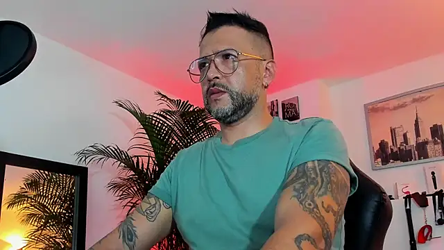 Snapshot of MrFrank_tattoo chatting on December 21, 2024, 4:30 am MrFrank tattoo online show from December 21, 2024, 4:30 am