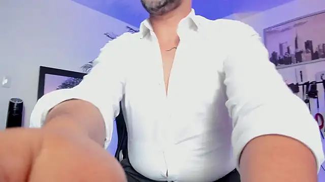 Snapshot of MrFrank_tattoo chatting on December 23, 2024, 6:05 pm MrFrank tattoo online show from December 23, 2024, 6:05 pm