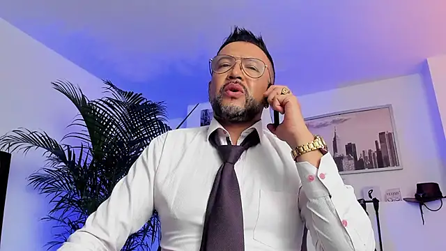 Snapshot of MrFrank_tattoo chatting on December 25, 2024, 2:56 pm MrFrank tattoo online show from December 25, 2024, 2:56 pm