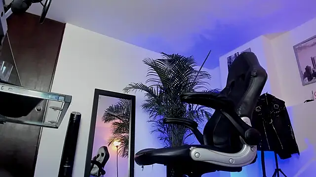 Snapshot of MrFrank_tattoo chatting on December 28, 2024, 3:04 pm MrFrank tattoo online show from December 28, 2024, 3:04 pm