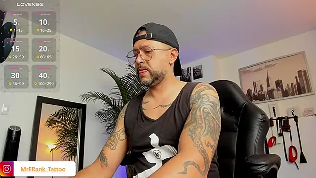 Snapshot of MrFrank_tattoo chatting on January 9, 2025, 1:24 pm MrFrank tattoo online show from January 9, 2025, 1:24 pm