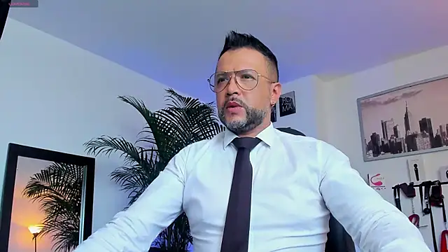 Snapshot of MrFrank_tattoo chatting on January 11, 2025, 1:53 pm MrFrank tattoo online show from January 11, 2025, 1:53 pm