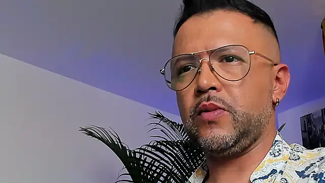 Snapshot of MrFrank_tattoo chatting on January 15, 2025, 6:40 pm MrFrank tattoo online show from January 15, 2025, 6:40 pm