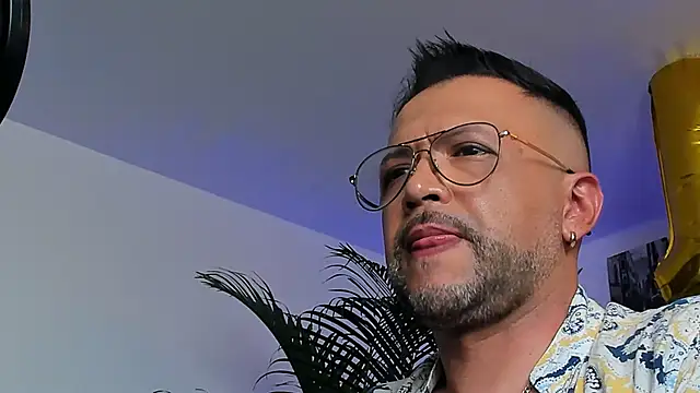 Snapshot of MrFrank_tattoo chatting on January 15, 2025, 9:41 pm MrFrank tattoo online show from January 15, 2025, 9:41 pm