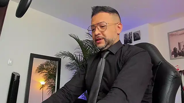 Snapshot of MrFrank_tattoo chatting on January 20, 2025, 12:28 pm MrFrank tattoo online show from January 20, 2025, 12:28 pm