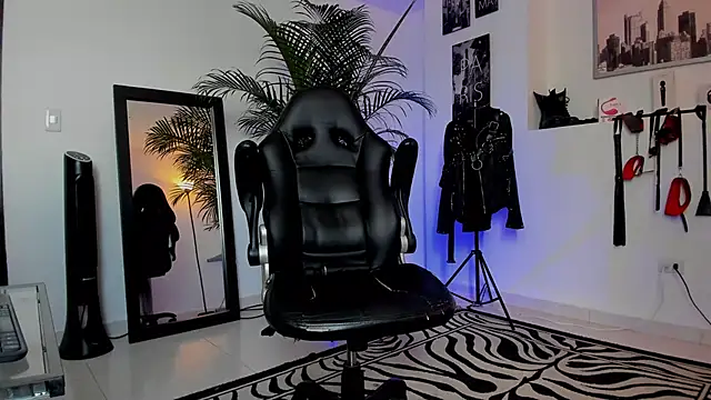 Snapshot of MrFrank_tattoo chatting on January 20, 2025, 3:39 pm MrFrank tattoo online show from January 20, 2025, 3:39 pm