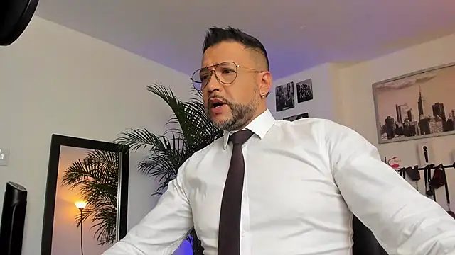 Snapshot of MrFrank_tattoo chatting on January 22, 2025, 1:21 pm MrFrank tattoo online show from January 22, 2025, 1:21 pm