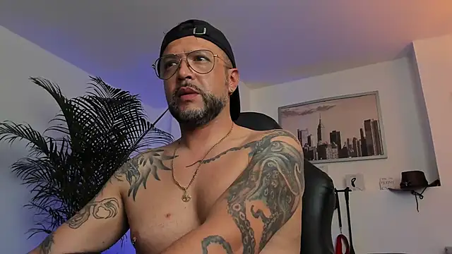 Snapshot of MrFrank_tattoo chatting on January 29, 2025, 10:11 pm MrFrank tattoo online show from January 29, 2025, 10:11 pm