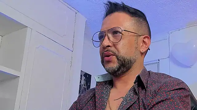 Snapshot of MrFrank_tattoo chatting on February 14, 2025, 10:47 pm MrFrank tattoo online show from February 14, 2025, 10:47 pm