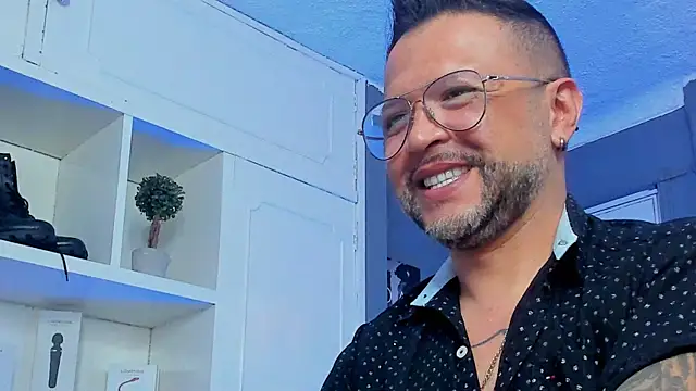 Snapshot of MrFrank_tattoo chatting on March 5, 2025, 6:56 pm MrFrank tattoo online show from March 5, 2025, 6:56 pm