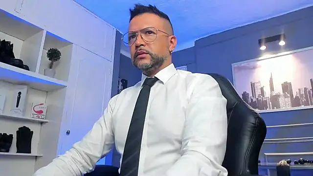 Snapshot of MrFrank_tattoo chatting on March 17, 2025, 1:39 pm MrFrank tattoo online show from March 17, 2025, 1:39 pm