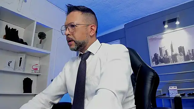 Snapshot of MrFrank_tattoo chatting on March 20, 2025, 2:21 pm MrFrank tattoo online show from March 20, 2025, 2:21 pm