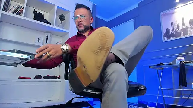 Snapshot of MrFrank_tattoo chatting on March 22, 2025, 1:41 pm MrFrank tattoo online show from March 22, 2025, 1:41 pm