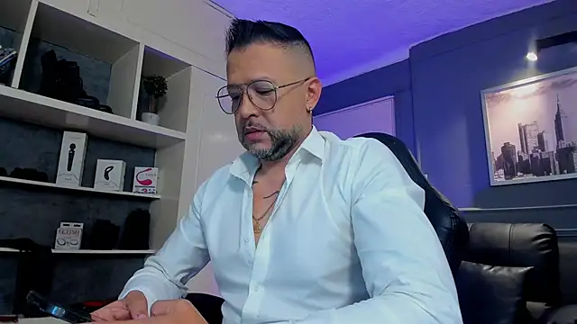 Snapshot of MrFrank_tattoo chatting on September 19, 2025, 12:39 pm MrFrank tattoo online show from September 19, 2025, 12:39 pm