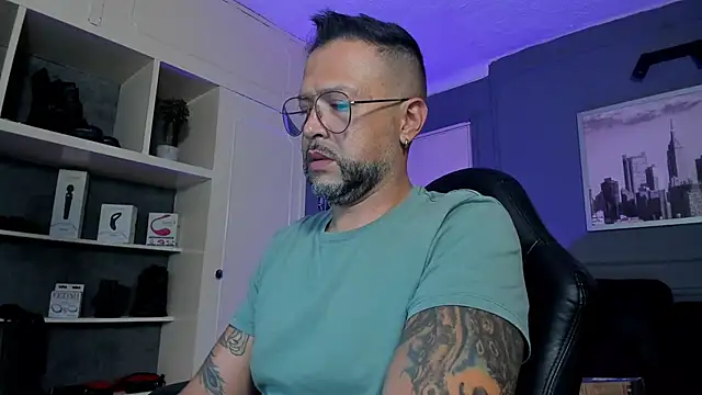 Snapshot of MrFrank_tattoo chatting on September 23, 2025, 12:57 am MrFrank tattoo online show from September 23, 2025, 12:57 am