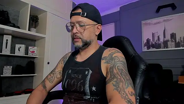 Snapshot of MrFrank_tattoo chatting on September 26, 2025, 11:42 pm MrFrank tattoo online show from September 26, 2025, 11:42 pm