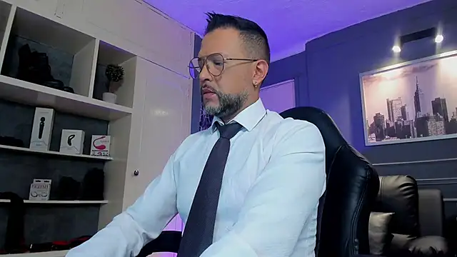 Snapshot of MrFrank_tattoo chatting on September 30, 2025, 12:43 pm MrFrank tattoo online show from September 30, 2025, 12:43 pm