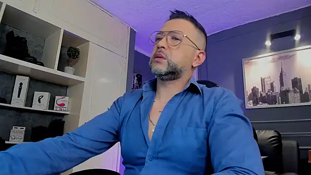 Snapshot of MrFrank_tattoo chatting on October 7, 2025, 2:25 pm MrFrank tattoo online show from October 7, 2025, 2:25 pm