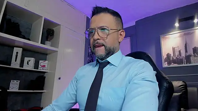 Snapshot of MrFrank_tattoo chatting on October 17, 2025, 11:46 am MrFrank tattoo online show from October 17, 2025, 11:46 am