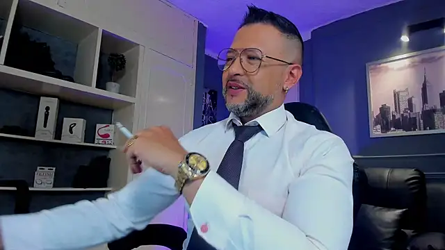 Snapshot of MrFrank_tattoo chatting on November 4, 2025, 1:21 pm MrFrank tattoo online show from November 4, 2025, 1:21 pm