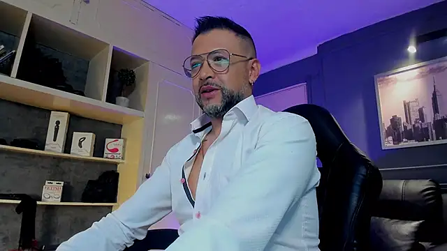 Snapshot of MrFrank_tattoo chatting on November 6, 2025, 12:17 pm MrFrank tattoo online show from November 6, 2025, 12:17 pm