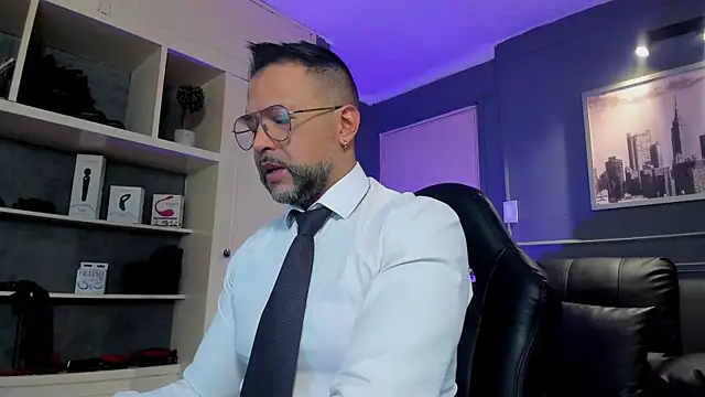 Snapshot of MrFrank_tattoo chatting on November 10, 2025, 12:26 pm MrFrank tattoo online show from November 10, 2025, 12:26 pm