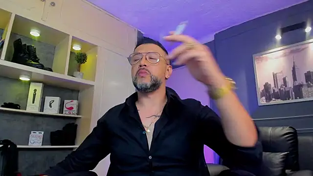 Snapshot of MrFrank_tattoo chatting on November 12, 2025, 12:49 pm MrFrank tattoo online show from November 12, 2025, 12:49 pm