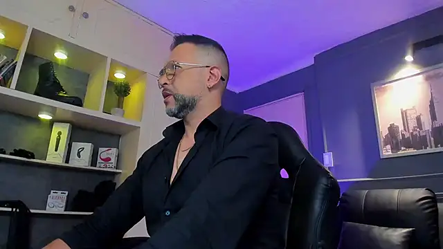 Snapshot of MrFrank_tattoo chatting on November 18, 2025, 11:47 am MrFrank tattoo online show from November 18, 2025, 11:47 am