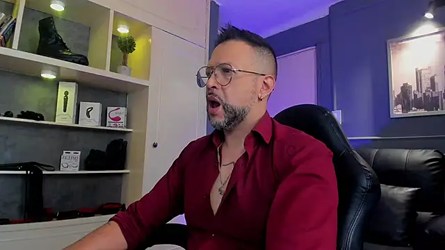 Snapshot of MrFrank_tattoo chatting on November 21, 2025, 12:37 pm MrFrank tattoo online show from November 21, 2025, 12:37 pm