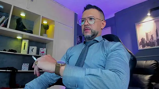 Snapshot of MrFrank_tattoo chatting on November 24, 2025, 1:33 pm MrFrank tattoo online show from November 24, 2025, 1:33 pm