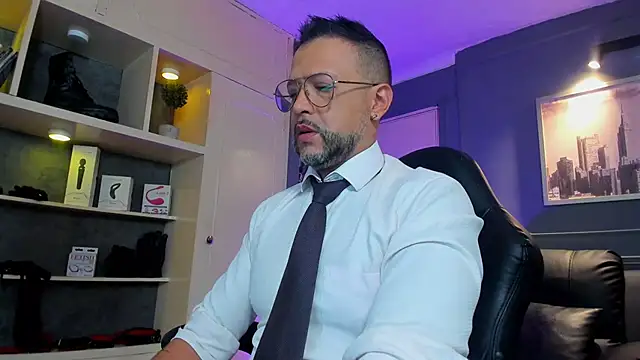 Snapshot of MrFrank_tattoo chatting on November 25, 2025, 11:54 am MrFrank tattoo online show from November 25, 2025, 11:54 am