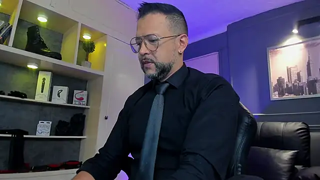 Snapshot of MrFrank_tattoo chatting on November 28, 2025, 12:19 pm MrFrank tattoo online show from November 28, 2025, 12:19 pm