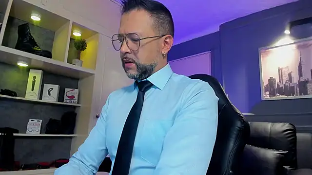 Snapshot of MrFrank_tattoo chatting on December 4, 2025, 12:36 pm MrFrank tattoo online show from December 4, 2025, 12:36 pm