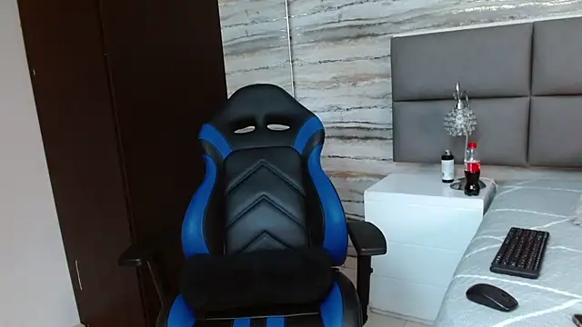 Snapshot of oliver__brown chatting on December 13, 2024, 9:09 pm oliver brown online show from December 13, 2024, 9:09 pm