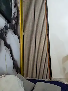 LizzRouse online show from October 29, 2025, 1:24 pm