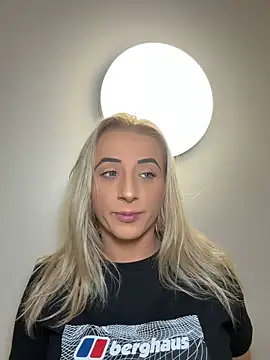 Strongqueen online show from December 19, 2025, 11:12 pm